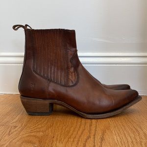 Frye Sacha Chelsea Boot in Cognac